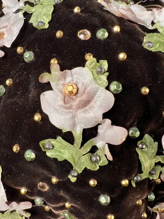 VTG YSL Chocolate Brown Beret Velvet Hat with Floral Motifs and Rhinestones 60's - Picture 4 of 7